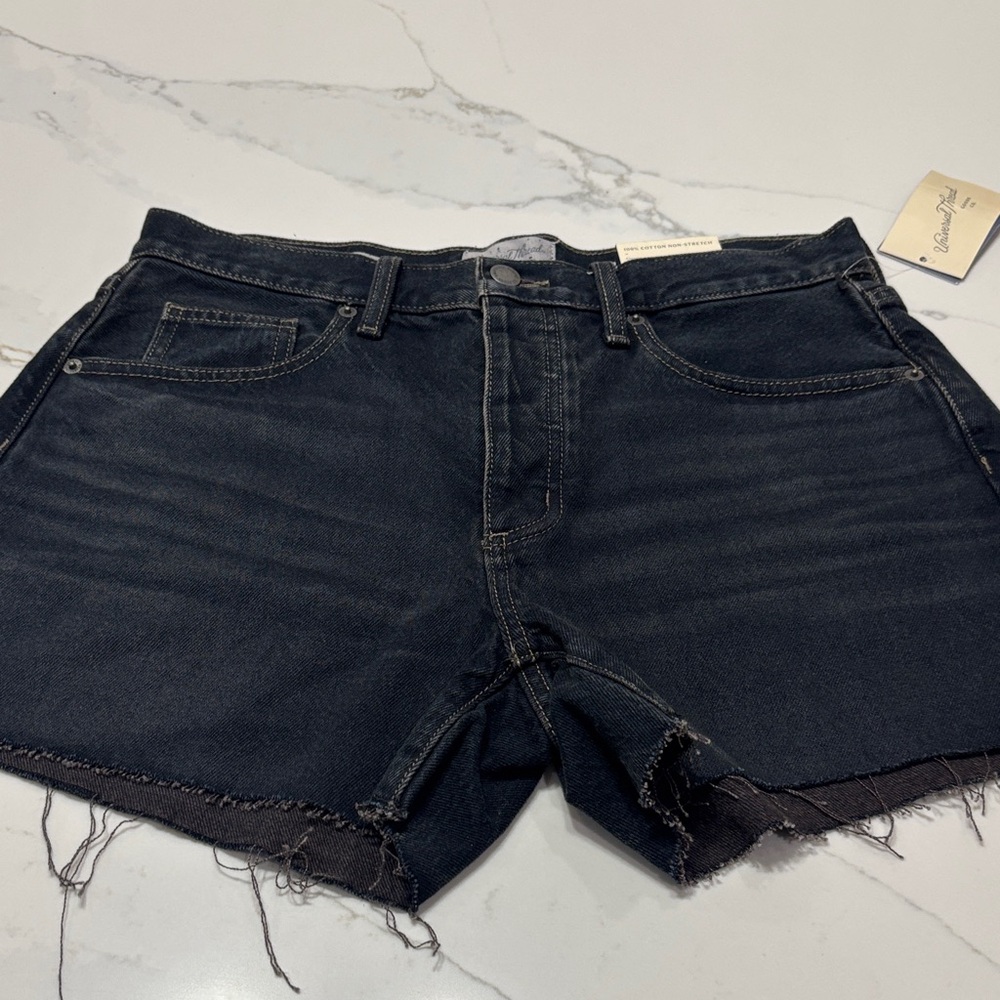 Universal Thread Women’s Dark Blue Denim Jean Shorts 100% cotton - Picture 2 of 13